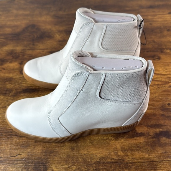 NWT Sorel Women's White Leather Winter Boots - Picture 5 of 12